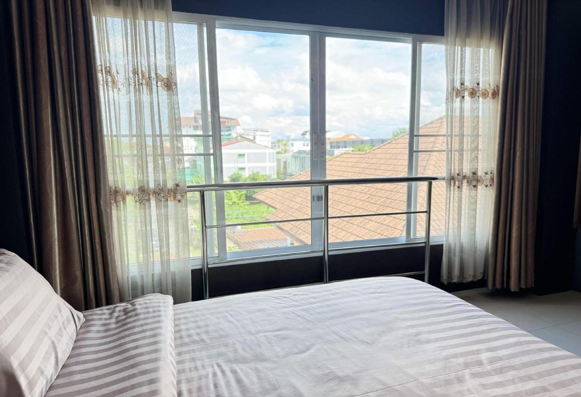 Hotel Collection O Bupamontra Chiangmai à Chiang Mai Extérieur photo
