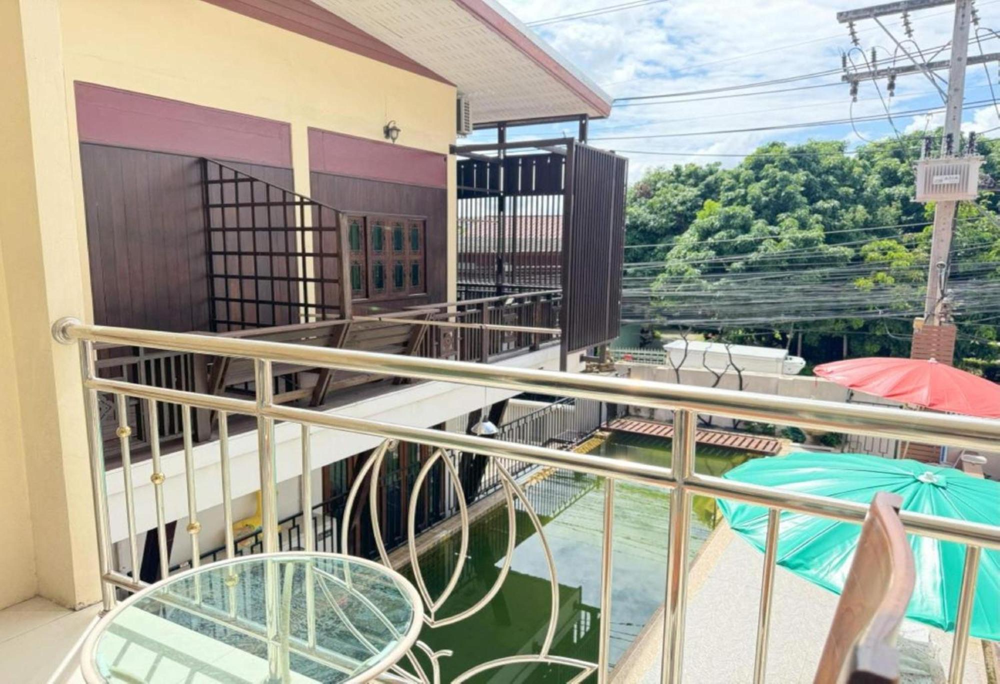 Hotel Collection O Bupamontra Chiangmai à Chiang Mai Extérieur photo