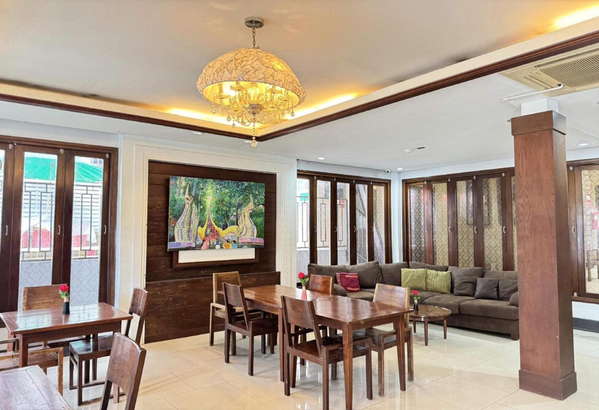 Hotel Collection O Bupamontra Chiangmai à Chiang Mai Extérieur photo