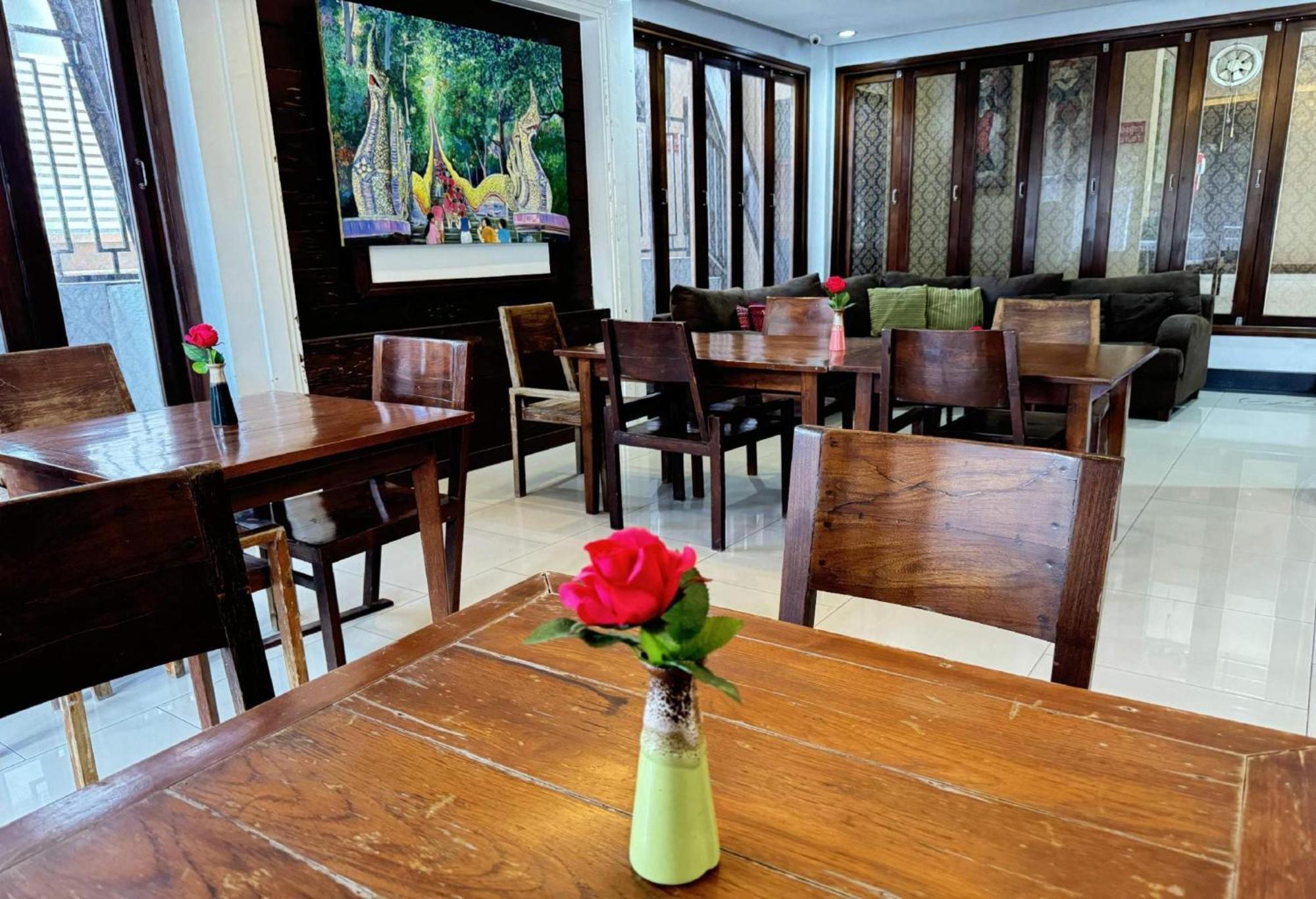Hotel Collection O Bupamontra Chiangmai à Chiang Mai Extérieur photo
